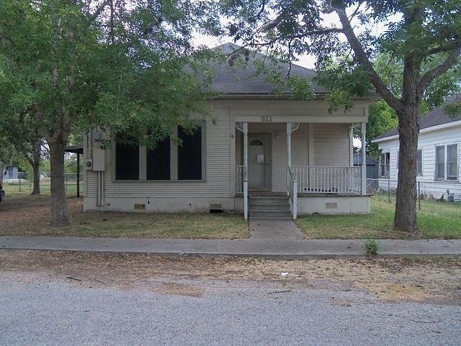 1st image of 611 Schwab St