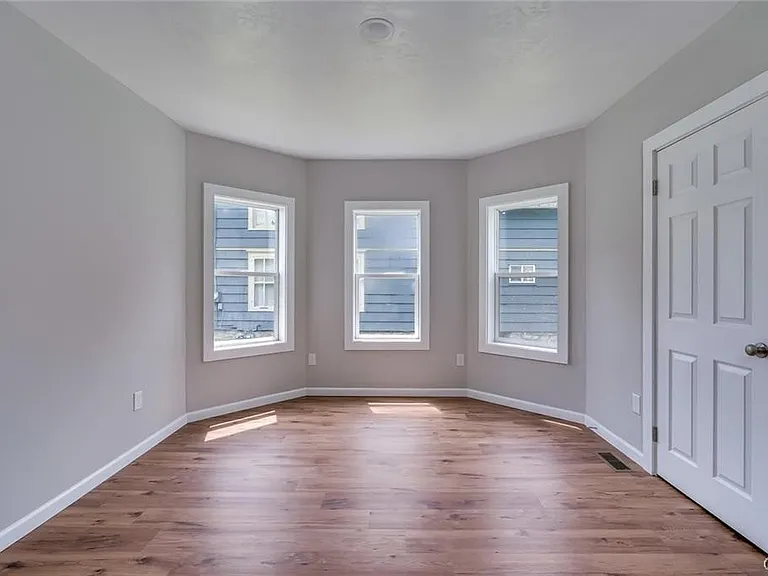 125 N Hamilton St — Photo 17