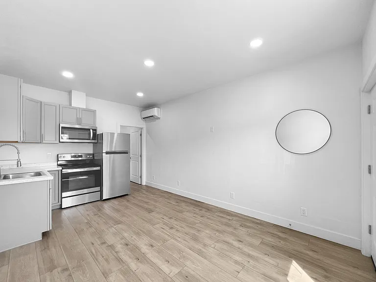 1443 Carson St #B — Photo 7