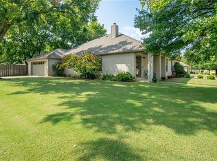 81 E Cydnee St #A, Fayetteville, AR 72703