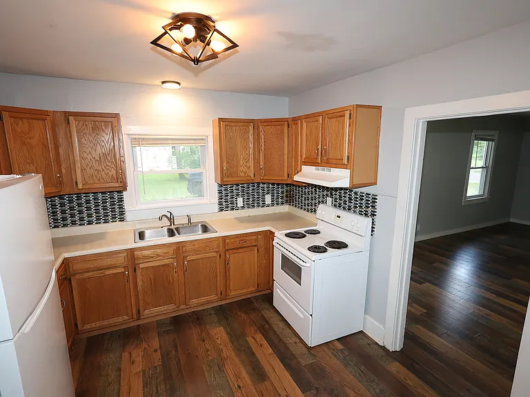 2908 Pleasant Plain Ave — Photo 3