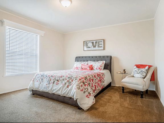 4th image of 849 Manor Ln #158