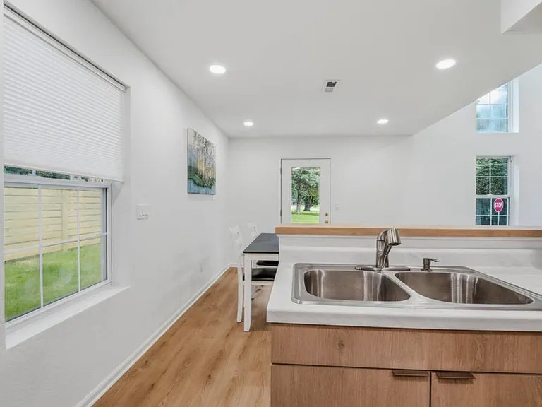 1515 Mills Dr — Photo 7