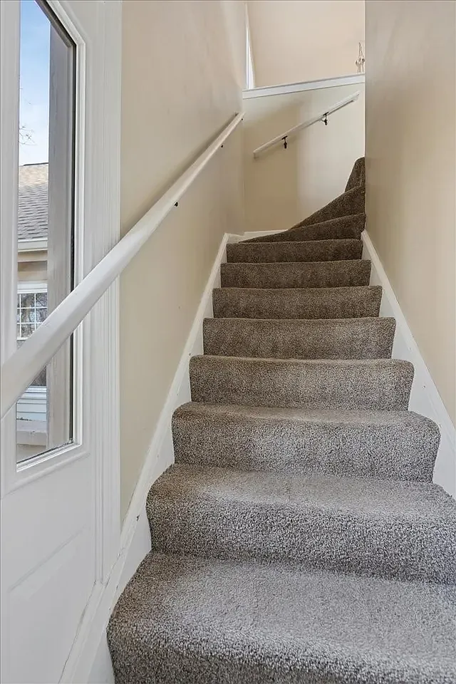 3 bed, 1108 sqft, $2,300 — Photo 3