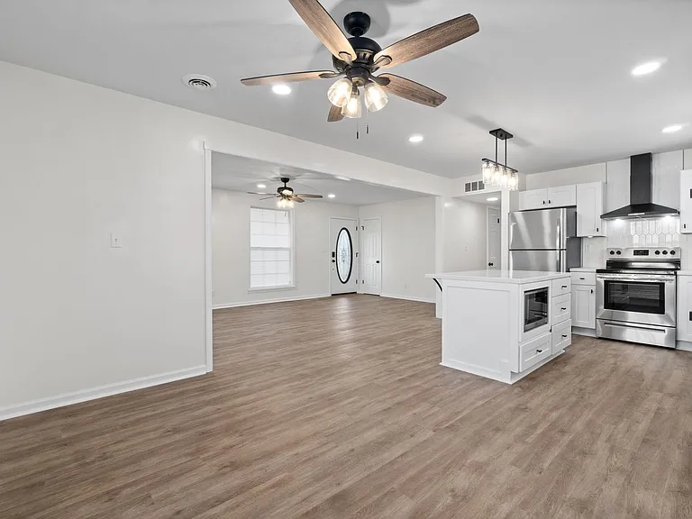 110 Rainbow St — Photo 11