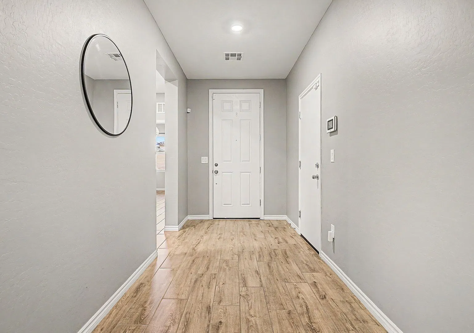 Highly upgraded home with pool/spa and outdoor BBQ! — Photo 4