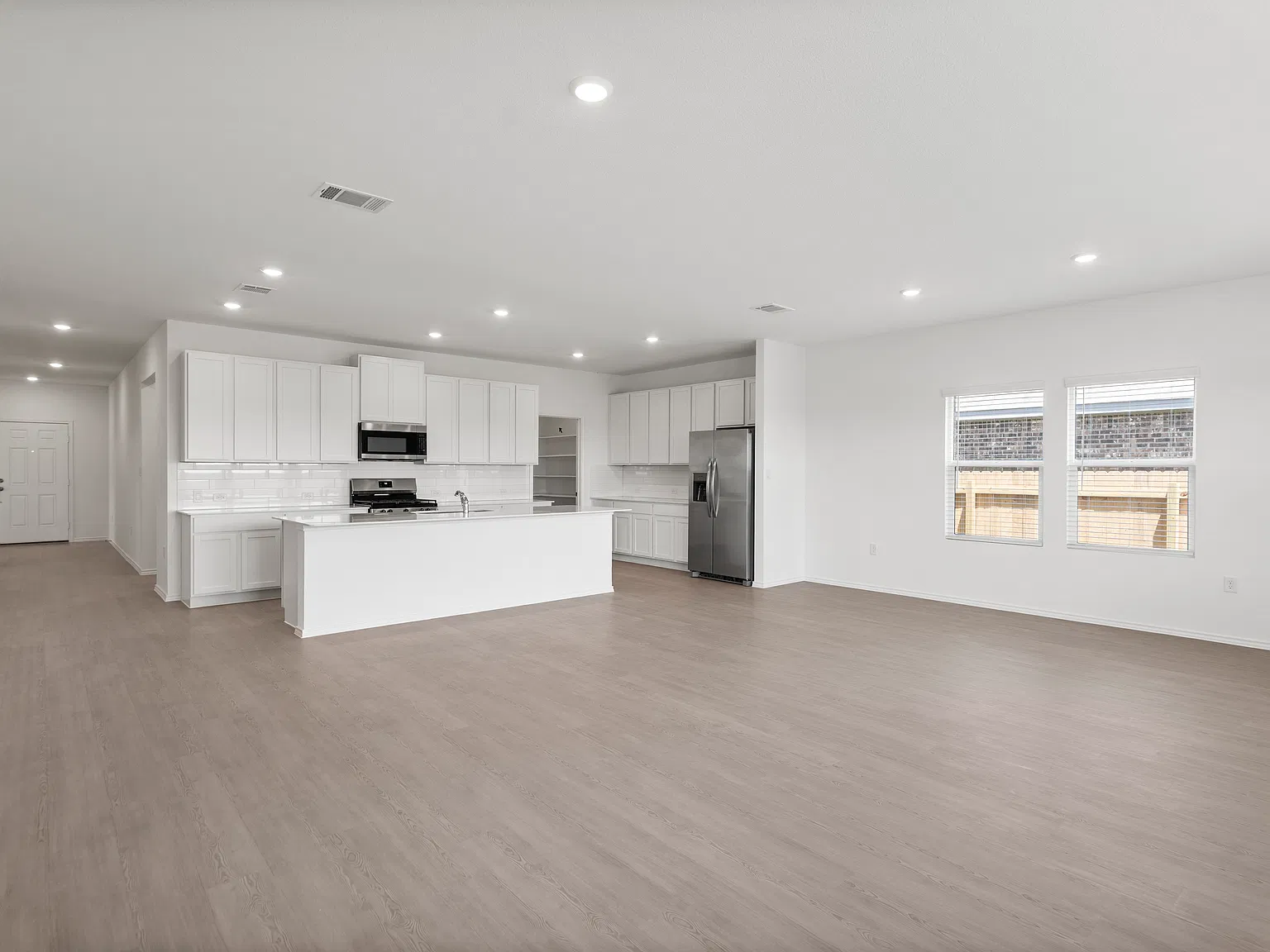 5 bed, 2939 sqft, $2,799 — Photo 4