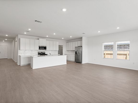 4th image of 110 Miglia St
