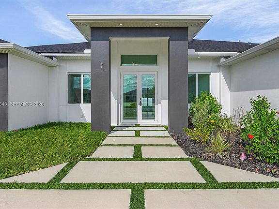 3rd image of 216 Chiquita Blvd