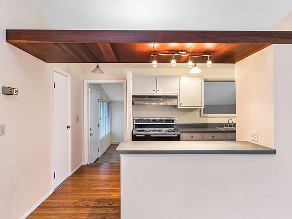 3rd image of 1019 Rosetree Ln