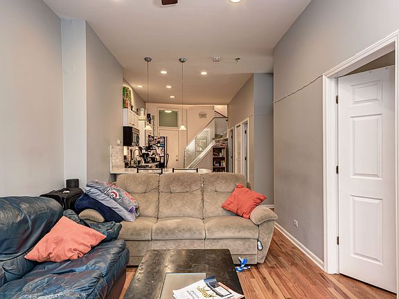 4th image of 1116 N Hermitage Ave APT 2F