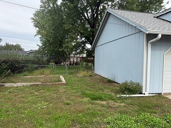 2nd image of 902 E Hynes Ave
