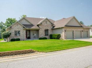 14388 Red Fox Dr, Granger, IN 46530