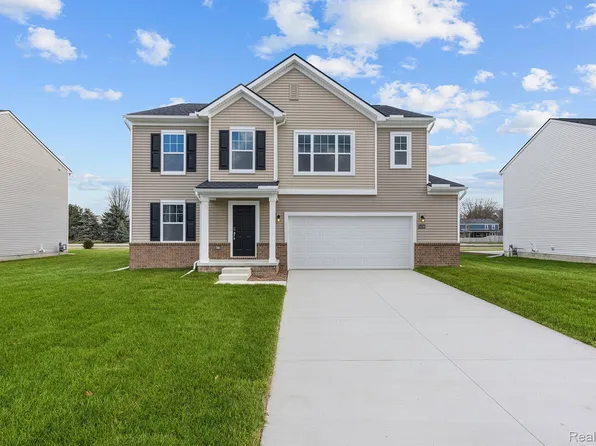 54598 Heron Cir, Chesterfield, MI 48047