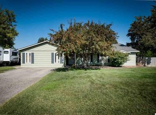 902 W 33rd Ave, Kennewick, WA 99337