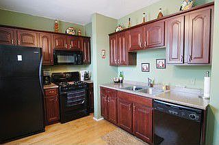 3rd image of 807 Lexington St #8