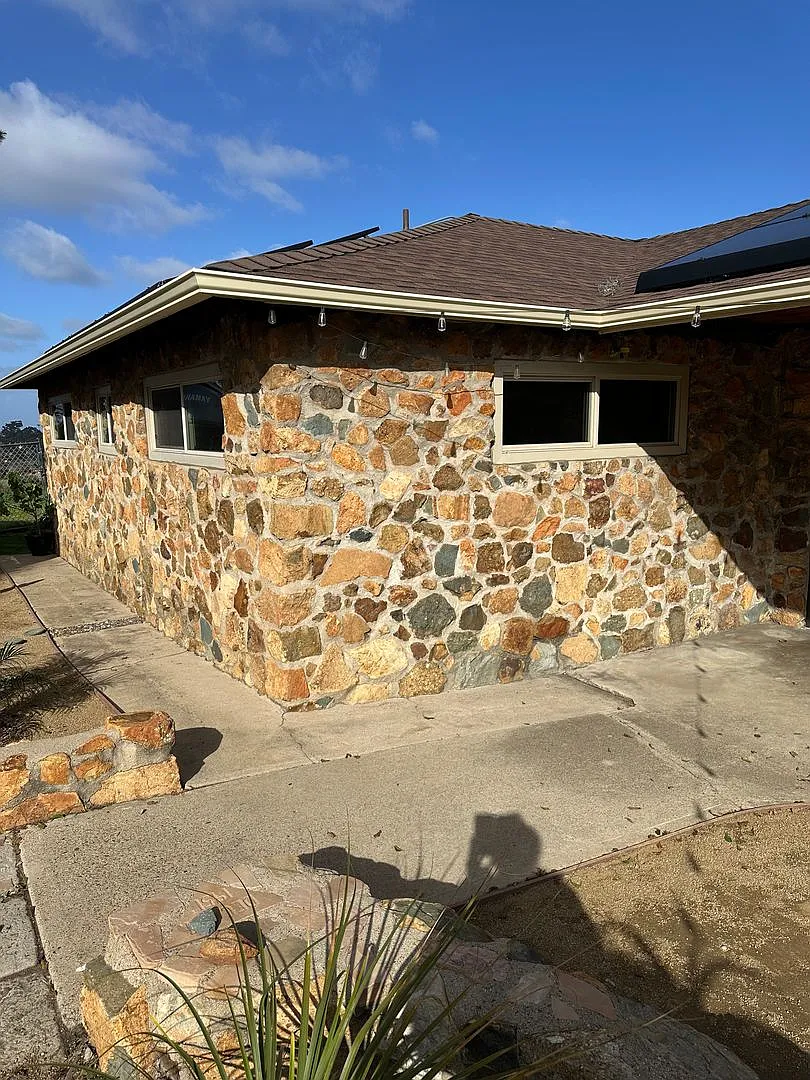 2 bedroom/1 bath house, Available Now! — Photo 3