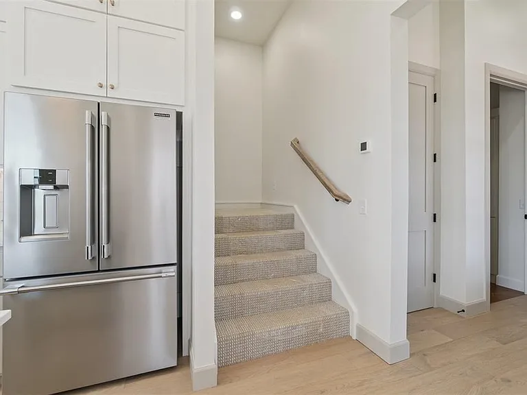 18835 Selah Way — Photo 32