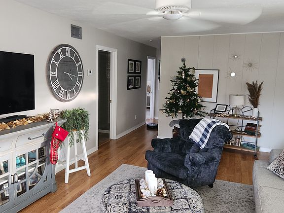 2nd image of 5015 SE Capstan Ave