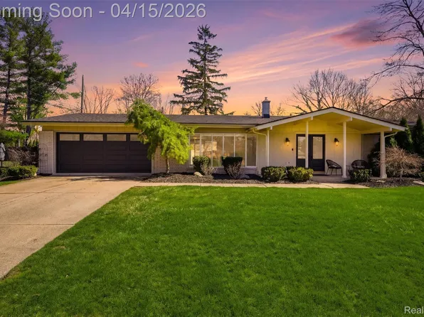 3550 Upton Dr, Troy, MI 48084