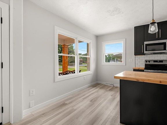 5th image of 416 Oaklawn Cir