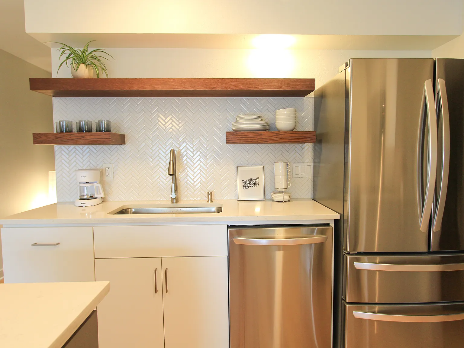 2303 Eastside Dr — Photo 4
