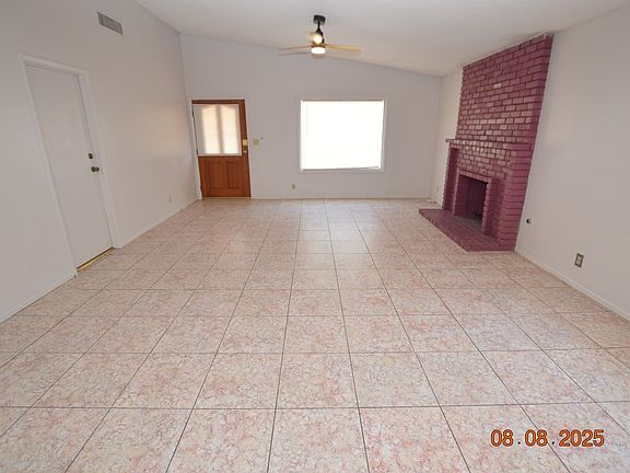 4th image of 2108 Mariposa Ave