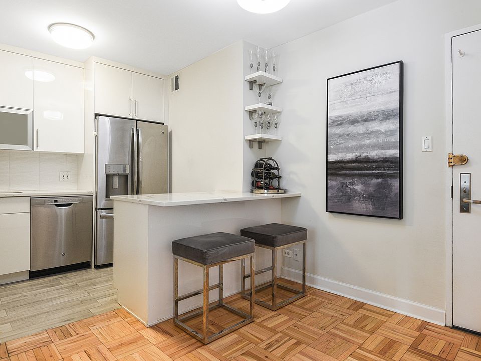 1st image of 300 E 40th St APT 25P