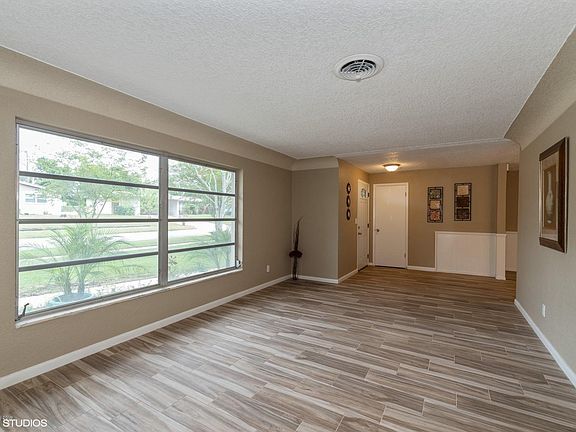 4th image of 2465 Heritage Dr