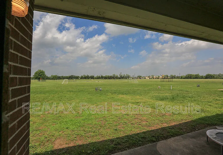2219 W Roselawn St — Photo 24