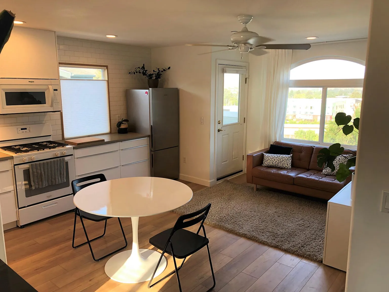 Studio, 400 sqft, $2,000 — Photo 1