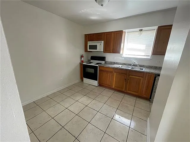 2 bed, 1.0 bath, 700 sqft, $1,100 — Photo 4