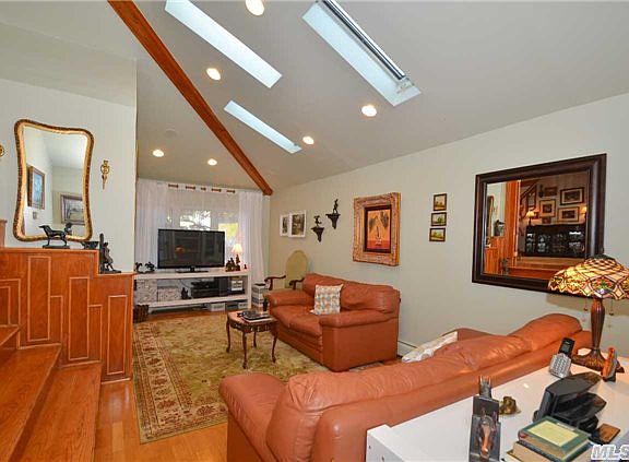 3rd image of 2294 Jefferson St