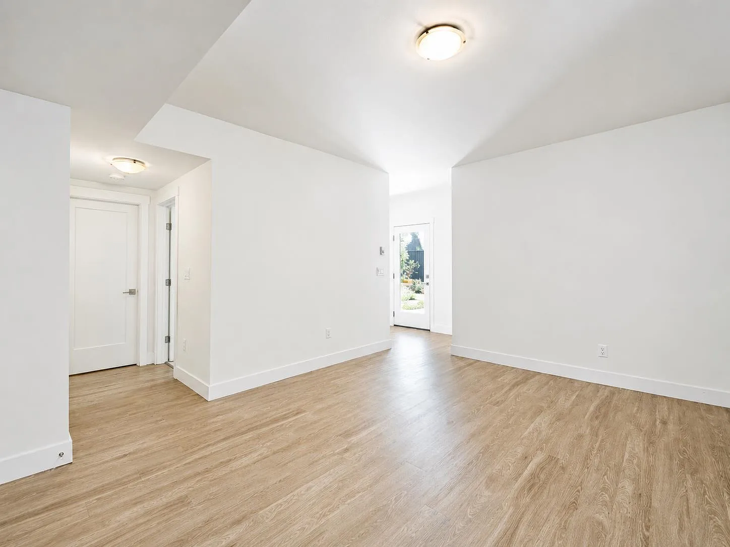 3 bed, 1200 sqft, $2,600 — Photo 3