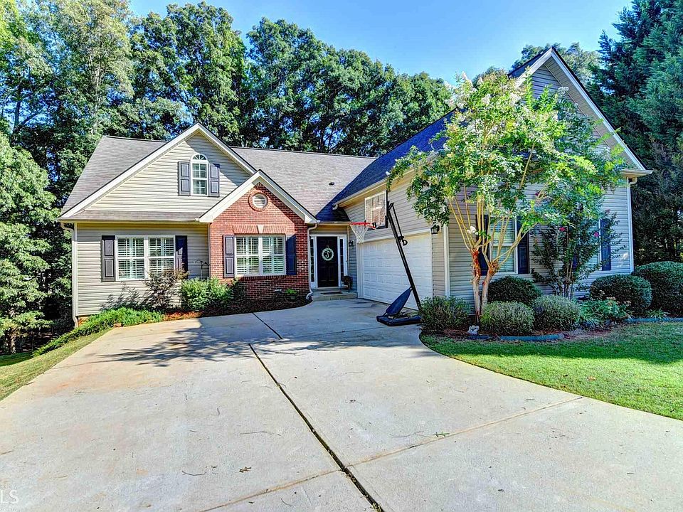 1st image of 214 Cypress Dr
