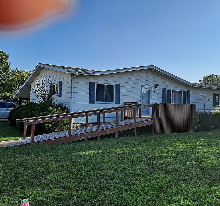 2nd image of 140 Cedar Heights Ct