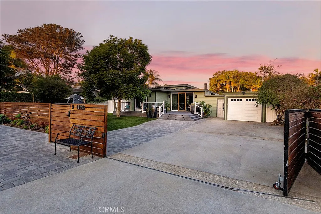5 bed, 2574 sqft, $30,000 — Photo 2