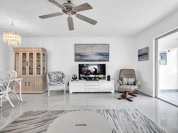 3rd image of 400 NE 14th Avenue #517