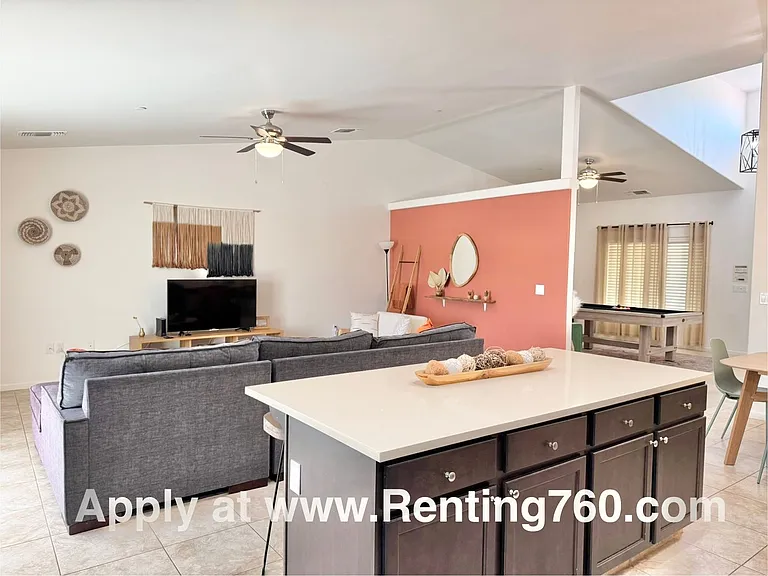8621 Amador Ave — Photo 10