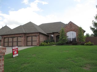 374 Canterbury Rd, Midwest City, OK 73130