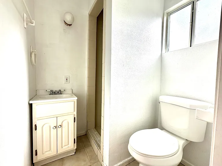 6634 1/2 Camellia Ave #1/2 — Photo 13