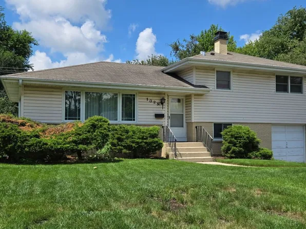 102 N Erie St, Wheaton, IL 60187