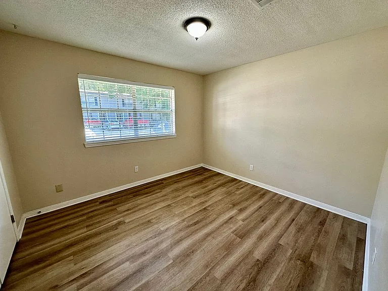 5820 Sanders Ave #F — Photo 7