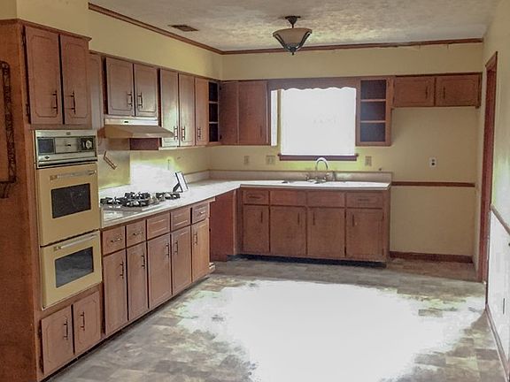 3rd image of 2202 Spivey Ave