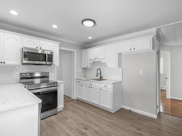 210 Handel Rd — Photo 8
