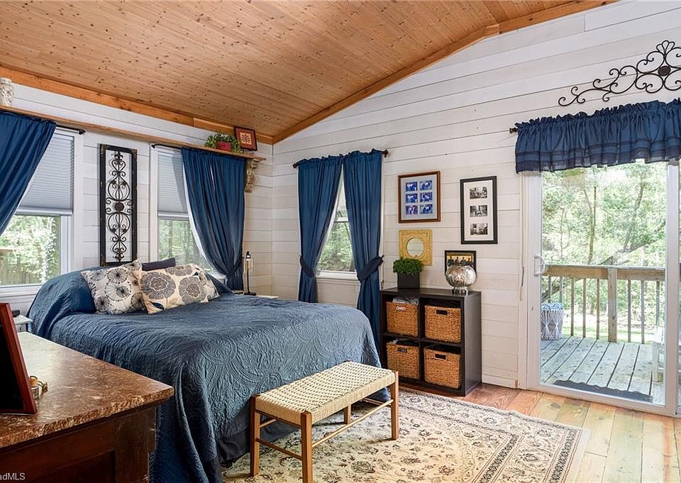 7th image of 7198 Spring Hill Rd