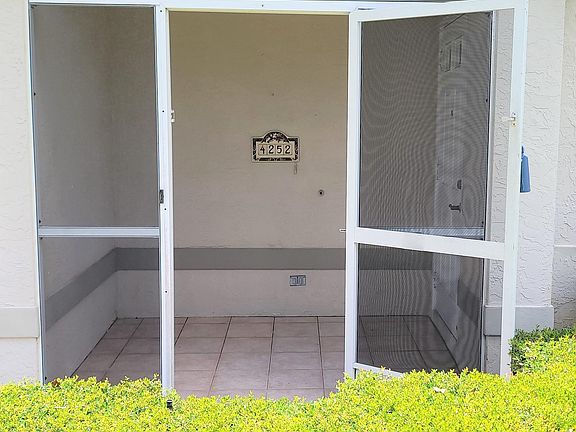 5th image of 4252 SE Home Way