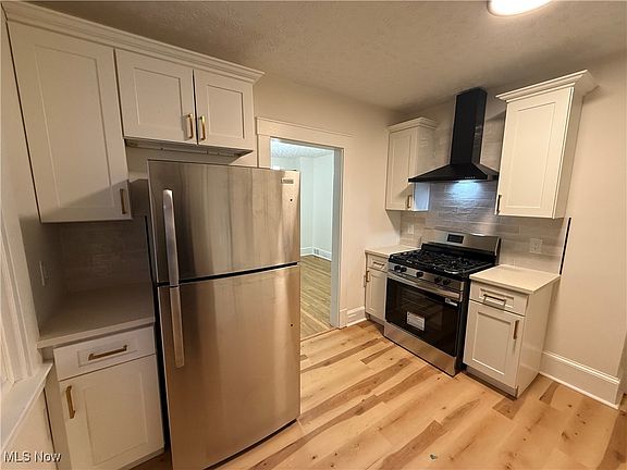 5th image of 10318 Almira Ave