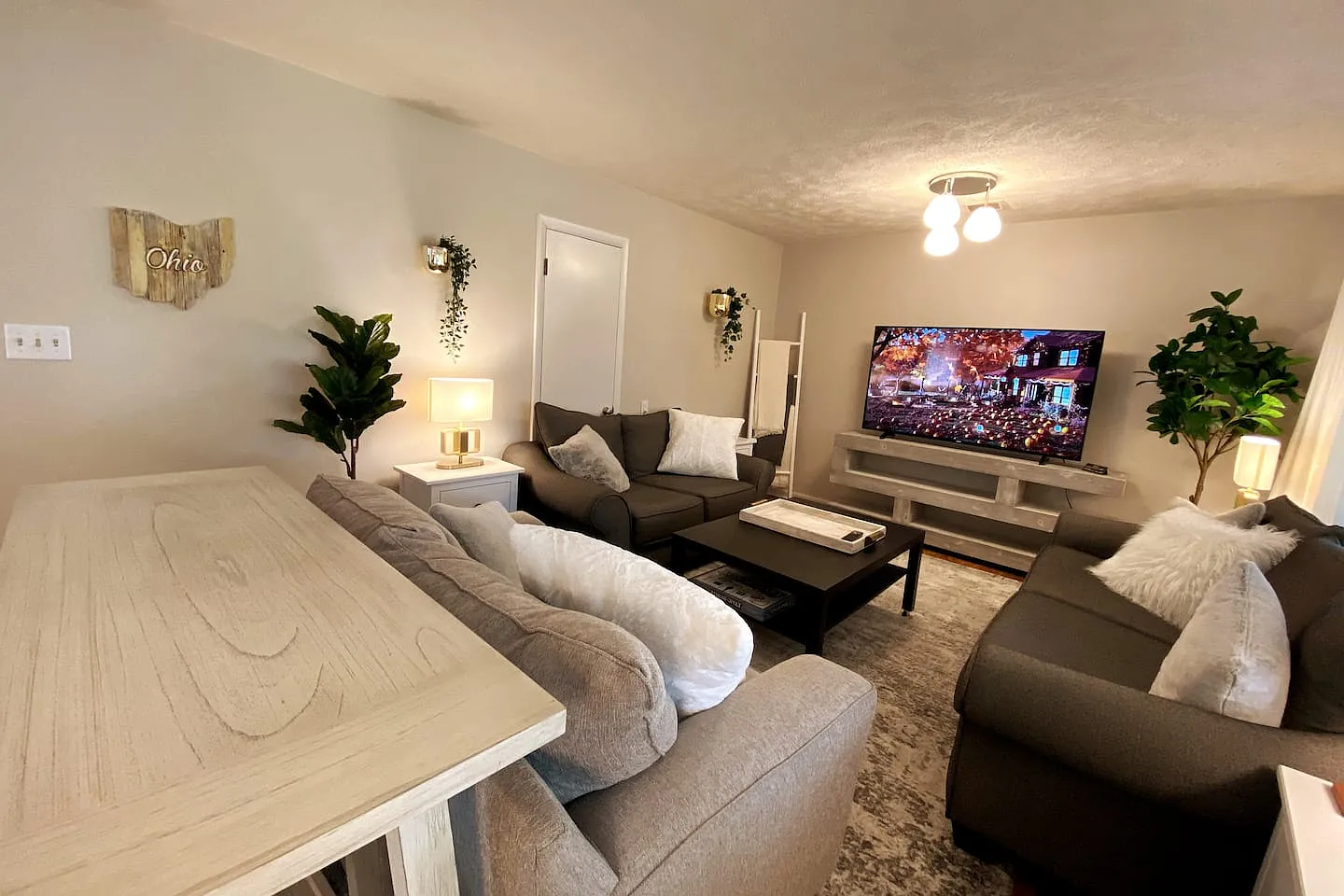 4 bed, 1.5 bath, 1990 sqft, $2,400 — Photo 1