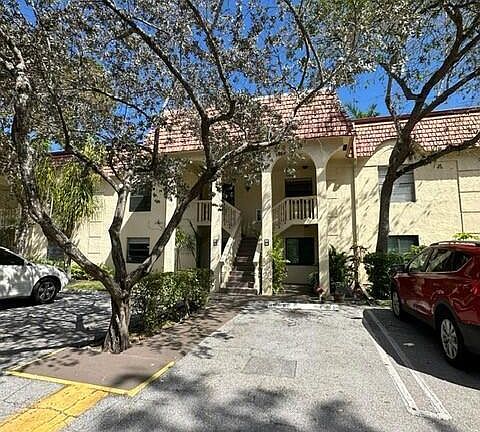 2nd image of 132 S Cypress Rd APT 523